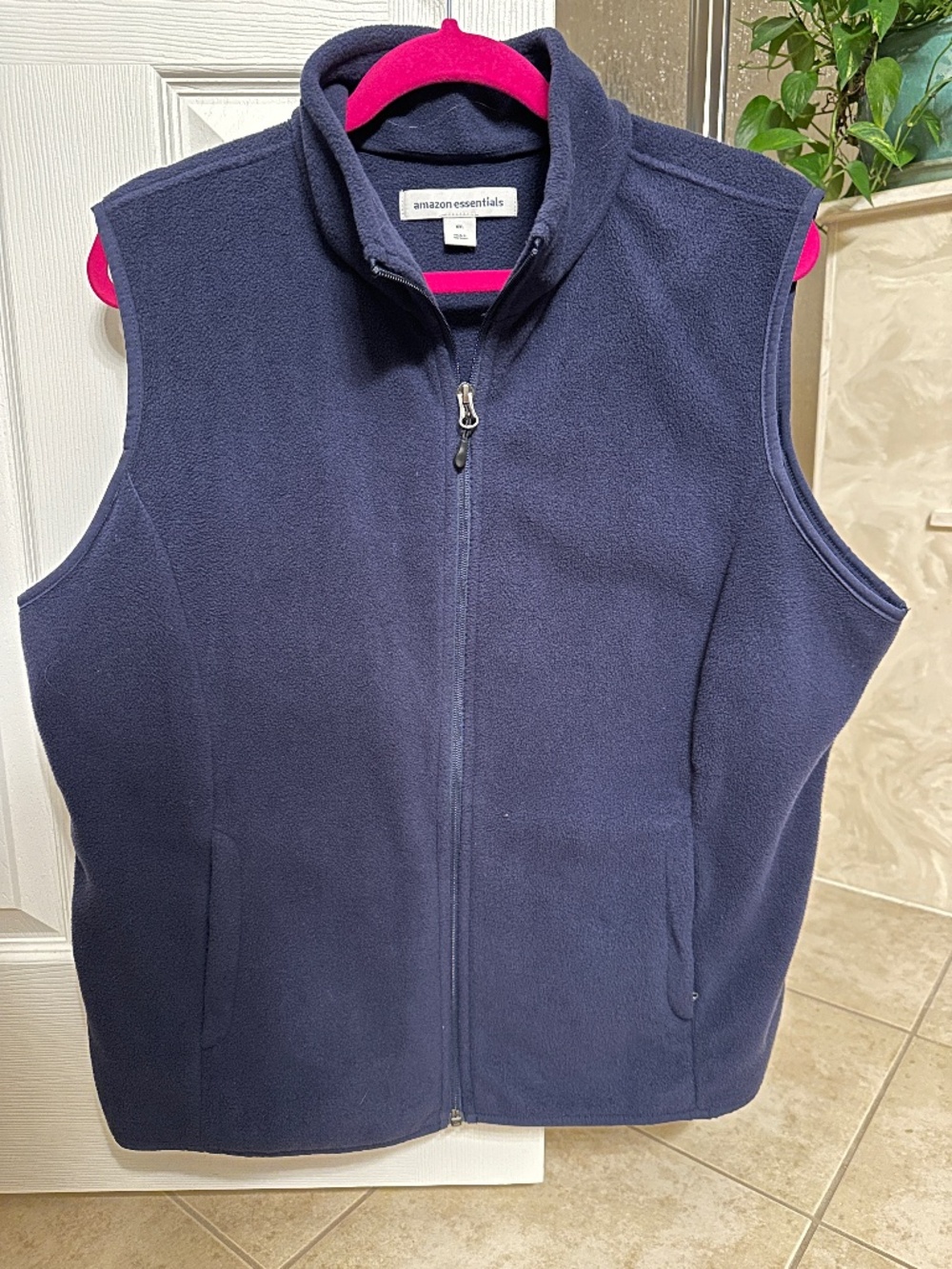 Amazon Essentials Women's Classic-Fit Sleeveless Polar Soft Fleece Vest Size XXL